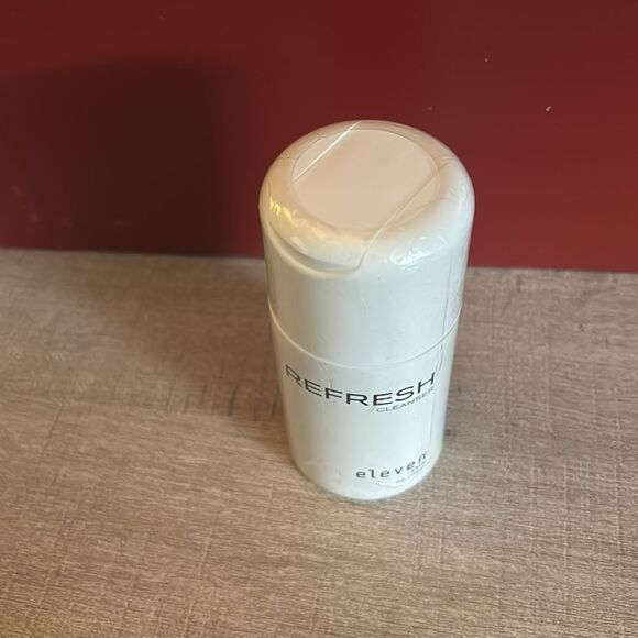 NIP New Eleven Skin Refresh Cleaner 4oz - Picture 3 of 5